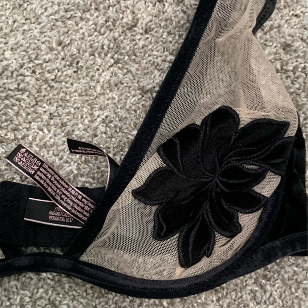 Victoria's Secret Black and Cream Floral Lace Bra - Picture 3 of 5